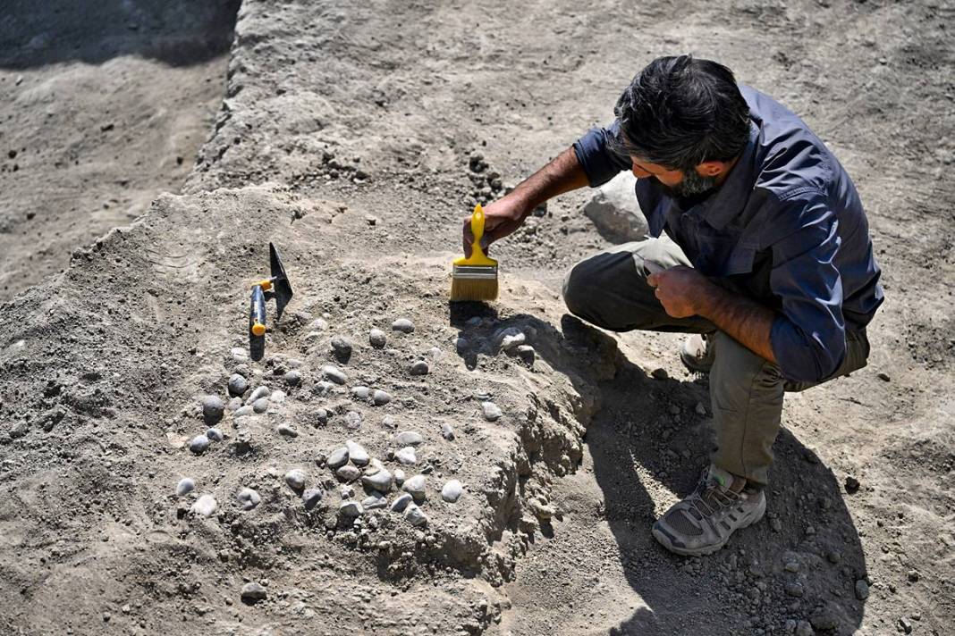 Odanın içindeki yığın, arkeologları şaşkına çevirdi! Urartular neden gizlemiş olabilir? 22